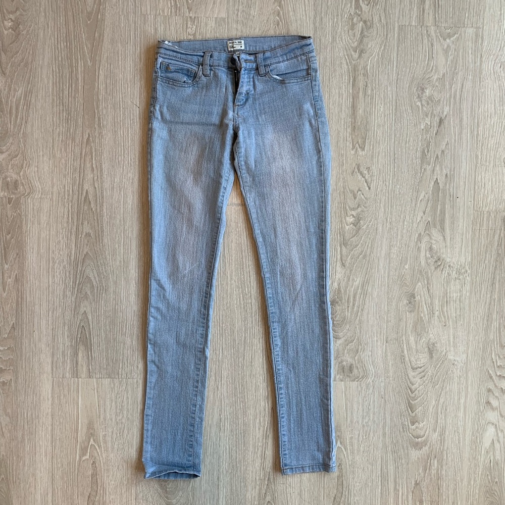 RVCA: Light Wash Skinny Jeans